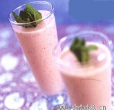 ݮ̼β Strawberry and Hazelnut Lassi Cocktail